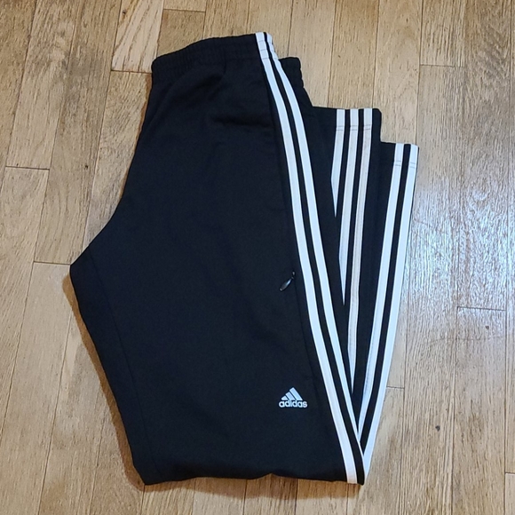 Classic ADIDAS EUC like new - Picture 4 of 12